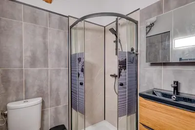 Salle de bains dans l'établissement Le Repaire Des Toits - Villeurbanne - Proximité Lyon
