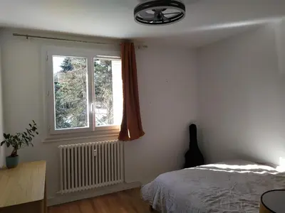 Un ou plusieurs lits dans un hébergement de l'établissement Chambre Lyon 9 Gorge de Loup Ligne D
