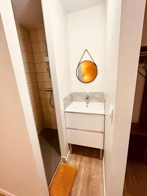 Salle de bains dans l'établissement Chez soi - Apt entier - Choix 1 à 4 chambres avec Sdb privatives - Emplacement #1