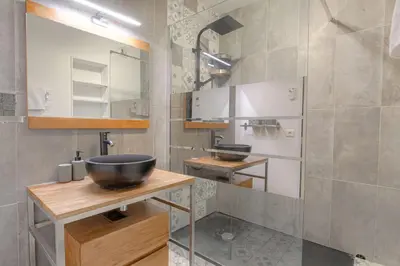 Cuisine ou kitchenette dans l'établissement Chaleureux avec clim proche Tête d'Or