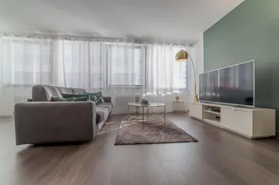 Télévision ou salle de divertissement dans l'établissement Superbe appartement cosy & design - Lyon 6ème
