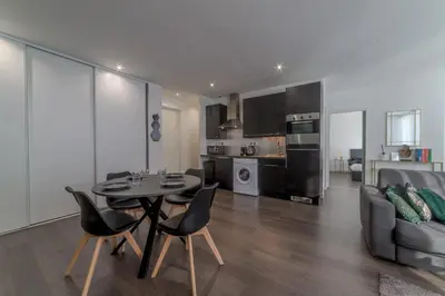 Cuisine ou kitchenette dans l'établissement Superbe appartement cosy & design - Lyon 6ème