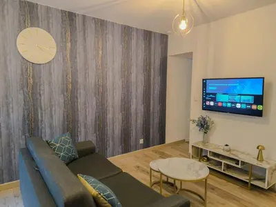 Télévision ou salle de divertissement dans l'établissement Le Celestya, confort au bord du rhône avec terrasse