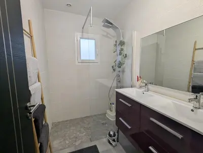 Salle de bains dans l'établissement Villa au calme avec vue imprenable