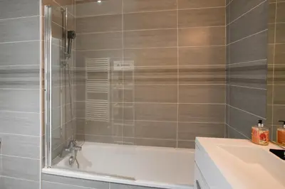 Salle de bains dans l'établissement T2 lumineux avec balcon - 4 pers, métro et PartDieu