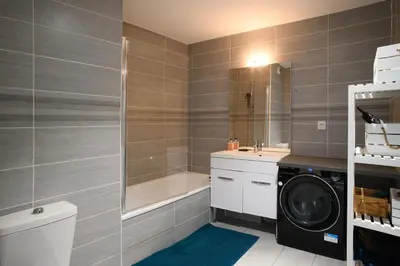 Salle de bains dans l'établissement T2 lumineux avec balcon - 4 pers, métro et PartDieu