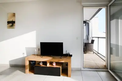 Télévision ou salle de divertissement dans l'établissement T2 lumineux avec balcon - 4 pers, métro et PartDieu