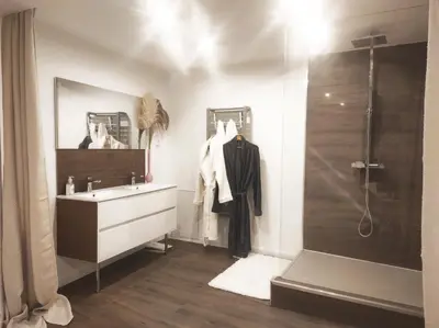 Salle de bains dans l'établissement Suite Privé avec Spa haut de gamme, Salle de Cinéma, Massage etc