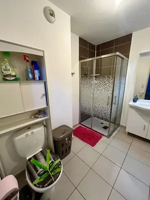 Salle de bains dans l'établissement Appartement neuf et parfaitement agencé sur Lyon