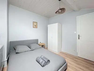 Un ou plusieurs lits dans un hébergement de l'établissement Cozy apartment Oullins metro B 100 m