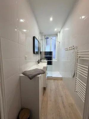 Salle de bains dans l'établissement L'écrin de saint-clair