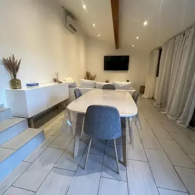 Maison à Chasse sur Rhône avec parking clos