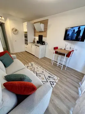 Cuisine ou kitchenette dans l'établissement Studio Cosy et élégant avec Terrasse