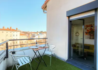 Balcon ou terrasse dans l'établissement Résidence confort, terrasse, aux pieds du Métro Valmy