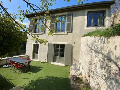 Jardin de l'établissement Maison bohème chic de 3 suites face à la cité internationale