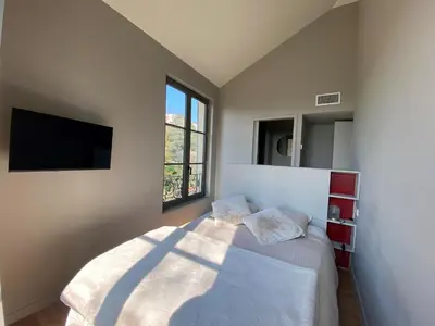 Un ou plusieurs lits dans un hébergement de l'établissement Maison bohème chic de 3 suites face à la cité internationale