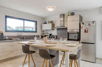 Cuisine ou kitchenette dans l'établissement charmante maison à la campagne
