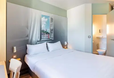 Un ou plusieurs lits dans un hébergement de l'établissement B&B HOTEL Lyon Saint-Bonnet Mi-Plaine