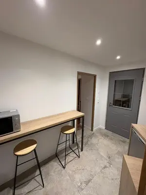 Cuisine ou kitchenette dans l'établissement Studio au calme