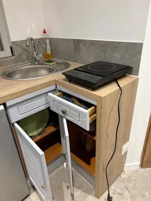 Cuisine ou kitchenette dans l'établissement Studio au calme
