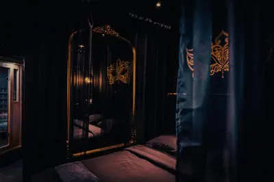 Un ou plusieurs lits dans un hébergement de l'établissement Love Room , Nuit Eternelle by Rollet