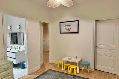 Plan de l'établissement Harmonie - Maison spacieuse avec piscine à Oullins