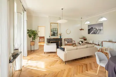 Coin salon dans l'établissement Harmonie - Maison spacieuse avec piscine à Oullins