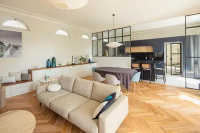Cuisine ou kitchenette dans l'établissement Harmonie - Maison spacieuse avec piscine à Oullins