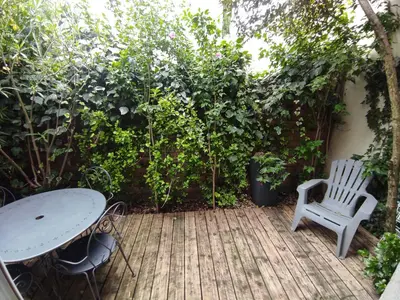 Jardin de l'établissement Loft Jeanne d'Arc