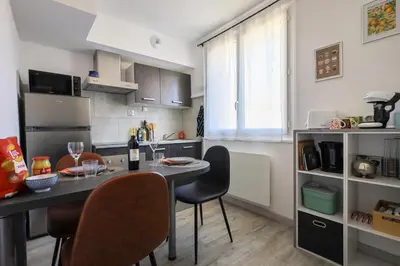 Cuisine ou kitchenette dans l'établissement La Case de Jade