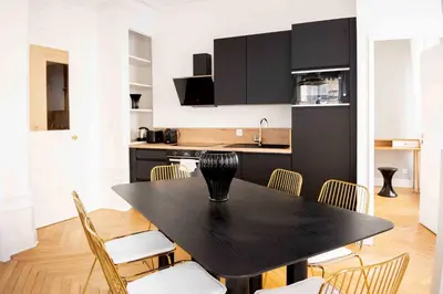 Cuisine ou kitchenette dans l'établissement Charming apartment- 3BR-5P- Quai du Rhone