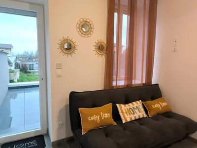 Coin salon dans l'établissement Le 101 -T2 avec terrasse, commerces & gare à pied