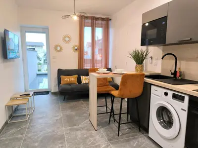Cuisine ou kitchenette dans l'établissement Le 101 -T2 avec terrasse, commerces & gare à pied