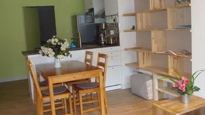 Cuisine ou kitchenette dans l'établissement DUPLEX centre ville clim et parking