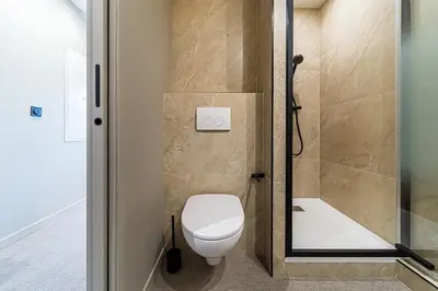 Salle de bains dans l'établissement Balcon et Design urbain - Lyon et Metro