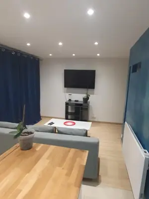 Télévision ou salle de divertissement dans l'établissement Appartement cosy avec parking privé