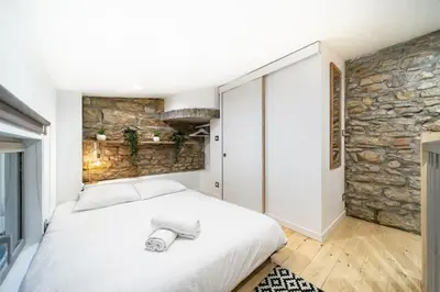 Un ou plusieurs lits dans un hébergement de l'établissement Charmant studio près de Bellecour Quartier Victor Hugo