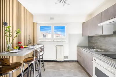 Cuisine ou kitchenette dans l'établissement BnGo l Le Spacieux Cocon PartDieu l parking, 4p