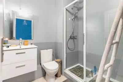 Salle de bains dans l'établissement Escale Lyon - ONE NIGHT - Parking Gratuit