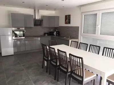 Cuisine ou kitchenette dans l'établissement Appartement confortable dans un environnement calme et paisible 101