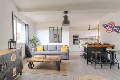 Cuisine ou kitchenette dans l'établissement Appart lumineux, WIFI haut débit, proche gare 7 min, Lyon 15 min