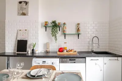 Cuisine ou kitchenette dans l'établissement Charmant T2-Lyon-Metro-Hopitaux