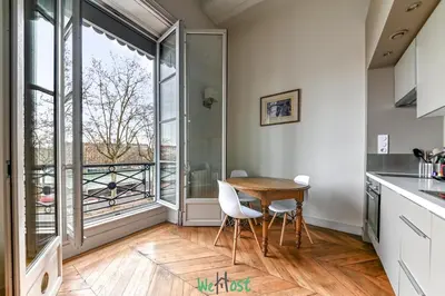 Cuisine ou kitchenette dans l'établissement Escapade cosy au cœur de Lyon