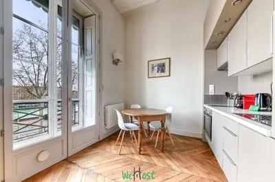 Cuisine ou kitchenette dans l'établissement Escapade cosy au cœur de Lyon