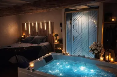 Un ou plusieurs lits dans un hébergement de l'établissement Suite Spa et Jeux de Cogny