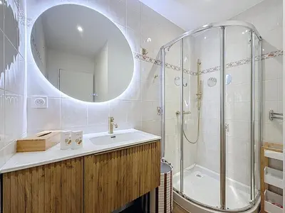 Salle de bains dans l'établissement Le coteau des Mariniers