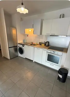 Cuisine ou kitchenette dans l'établissement Un appartement dans un coin tranquille