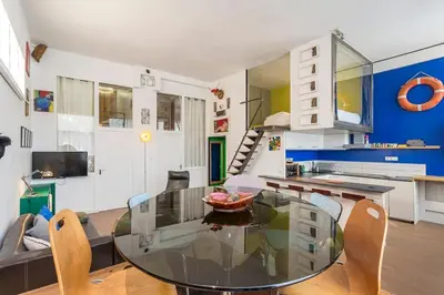 Coin salon dans l'établissement Superb Loft with unique design heart of Lyon