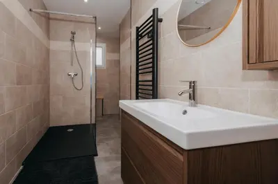 Salle de bains dans l'établissement La bâtisse des tuileries côté vigne