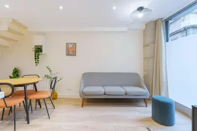 Coin salon dans l'établissement Duplex moderne et chaleureux